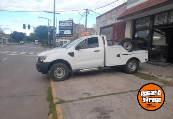 Camiones y Grúas - Grua rastrillo /ranger 2012 - En Venta