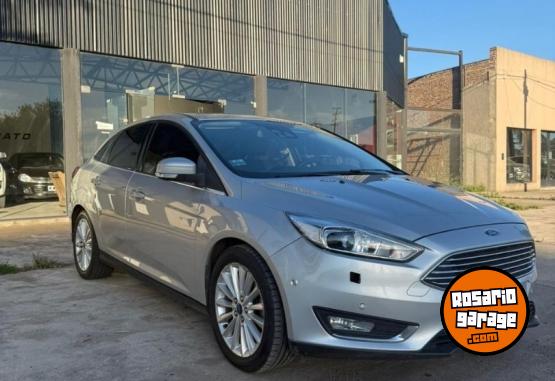 Autos - Ford Focus titanium 2017 Nafta 109000Km - En Venta