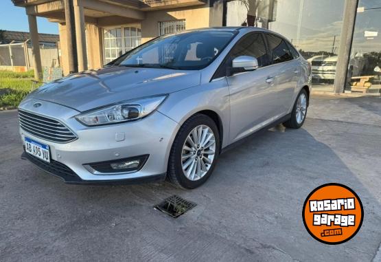 Autos - Ford Focus titanium 2017 Nafta 109000Km - En Venta