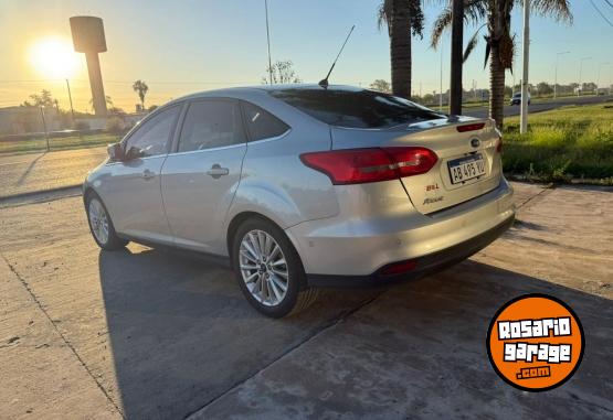 Autos - Ford Focus titanium 2017 Nafta 109000Km - En Venta