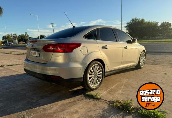 Autos - Ford Focus titanium 2017 Nafta 109000Km - En Venta