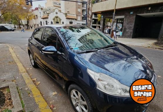 Autos - Peugeot 208 allure touchscreem 2014 Nafta 123800Km - En Venta