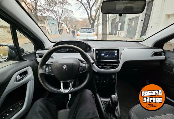 Autos - Peugeot 208 allure touchscreem 2014 Nafta 123800Km - En Venta