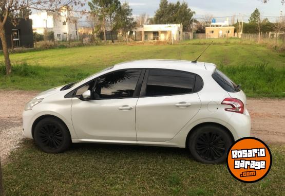 Autos - Peugeot 208 2016 Nafta 136000Km - En Venta