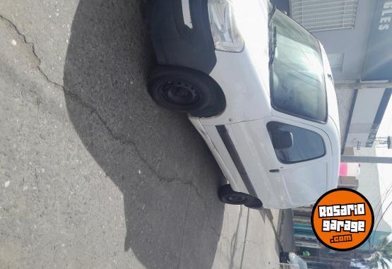 Utilitarios - Peugeot Partner furgon 2015 GNC 140000Km - En Venta