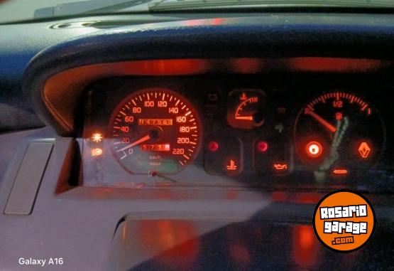 Autos - Renault clio 1 1997 Nafta 148000Km - En Venta