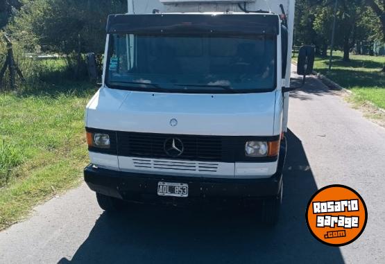 Camiones y Grúas - MERCEDES BENZ 709/10 MOD 1995 - En Venta