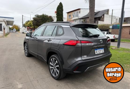 Autos - Toyota Corolla cross 2021 Electrico / Hibrido 140000Km - En Venta