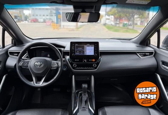 Autos - Toyota Corolla cross 2021 Electrico / Hibrido 140000Km - En Venta