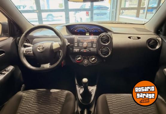 Autos - Toyota ETIOS XLS 2014 Nafta 114000Km - En Venta