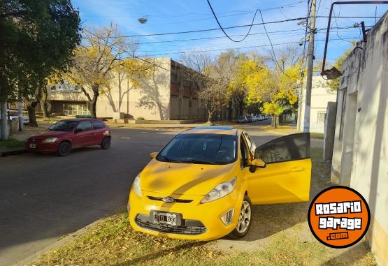 Autos - Ford Fiesta Kinetic Titanium 2011 Nafta 159000Km - En Venta