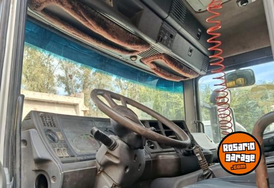 Camiones y Grúas - Scania P 94 GA 4X2 NZ 260 HP - En Venta