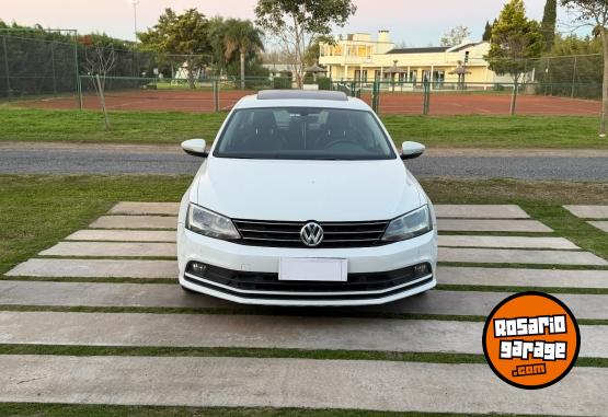 Autos - Volkswagen Vento Highline 2017 Nafta 140000Km - En Venta