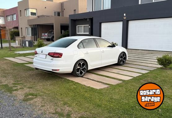 Autos - Volkswagen Vento Highline 2017 Nafta 140000Km - En Venta