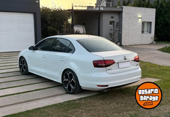 Autos - Volkswagen Vento Highline 2017 Nafta 140000Km - En Venta