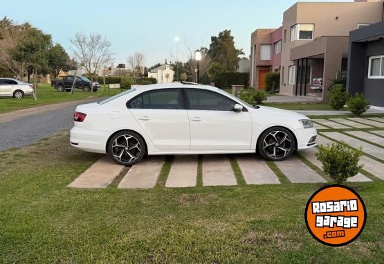 Autos - Volkswagen Vento Highline 2017 Nafta 140000Km - En Venta