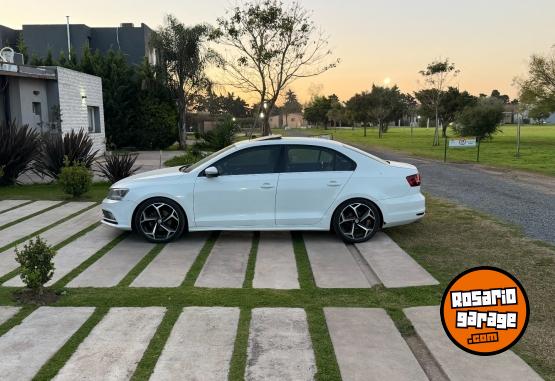 Autos - Volkswagen Vento Highline 2017 Nafta 140000Km - En Venta