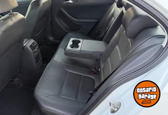 Autos - Volkswagen Vento Highline 2017 Nafta 140000Km - En Venta