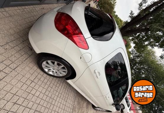 Autos - Peugeot 308 Allure Nav 2015 Diesel 150000Km - En Venta