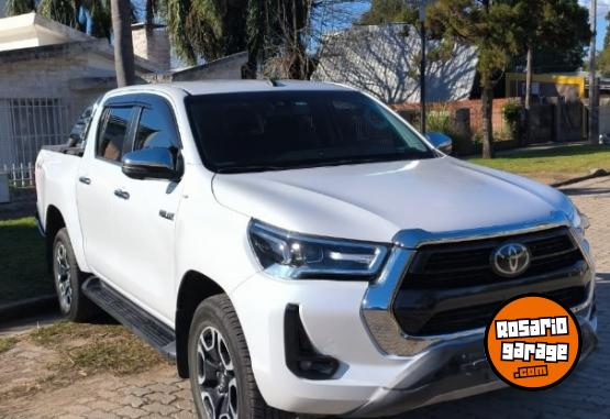Camionetas - Toyota Hilux SRX 2023 Diesel 25000Km - En Venta