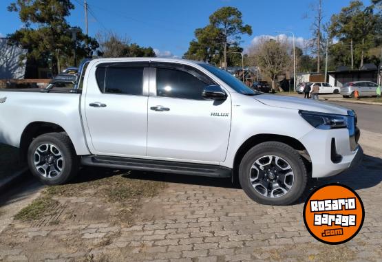 Camionetas - Toyota Hilux SRX 2023 Diesel 25000Km - En Venta