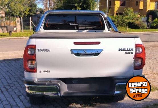 Camionetas - Toyota Hilux SRX 2023 Diesel 25000Km - En Venta
