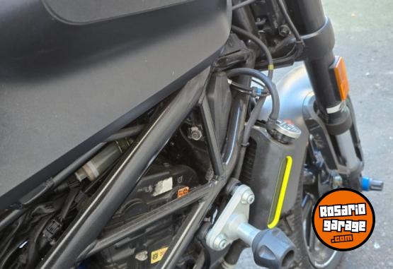 Motos - Husqvarna Svartpilen 200 2022 Nafta 700Km - En Venta