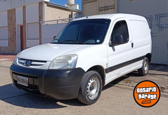 Utilitarios - Peugeot Partner kangoo Fiorino 2010 Nafta 270Km - En Venta