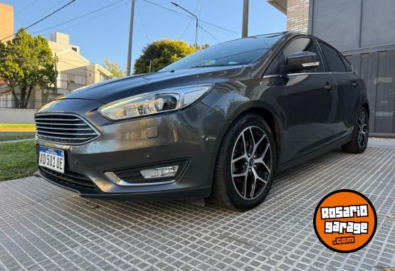 Autos - Ford Focus titanium 2019 Nafta 98700Km - En Venta