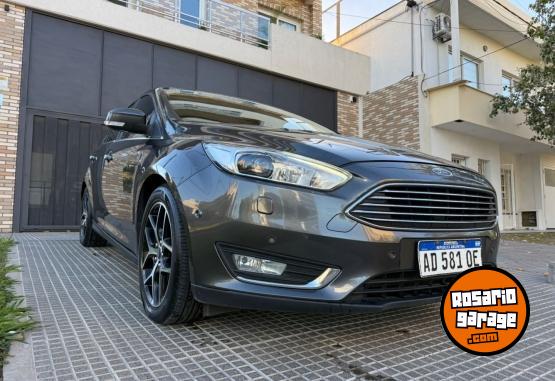 Autos - Ford Focus titanium 2019 Nafta 98700Km - En Venta