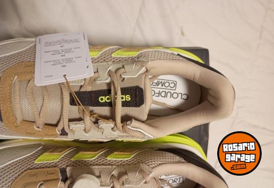 Indumentaria - Excelente Par de Zapas Adidas Originales Modelo Astrastar Talle USA 10.5 Nuevas en Caja sin Estrenar - En Venta