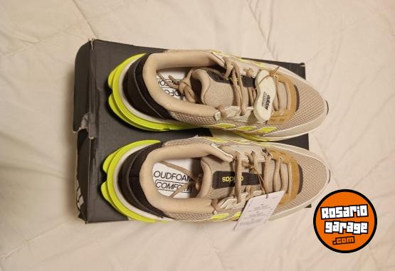 Indumentaria - Excelente Par de Zapas Adidas Originales Modelo Astrastar Talle USA 10.5 Nuevas en Caja sin Estrenar - En Venta