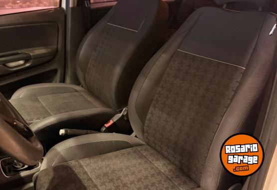 Autos - Volkswagen SURAN TRENDLINE 2016 Nafta 82500Km - En Venta