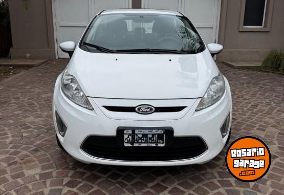 Autos - Ford Fiesta Kinetic Titanium 2011 Nafta 200000Km - En Venta