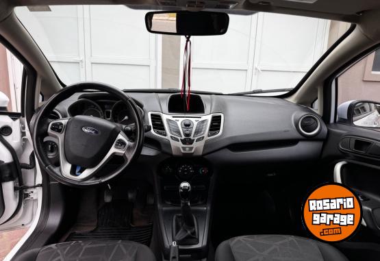 Autos - Ford Fiesta Kinetic Titanium 2011 Nafta 200000Km - En Venta