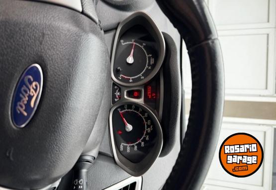 Autos - Ford Fiesta Kinetic Titanium 2011 Nafta 200000Km - En Venta