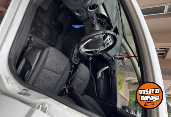 Autos - Ford Fiesta Kinetic Titanium 2011 Nafta 200000Km - En Venta