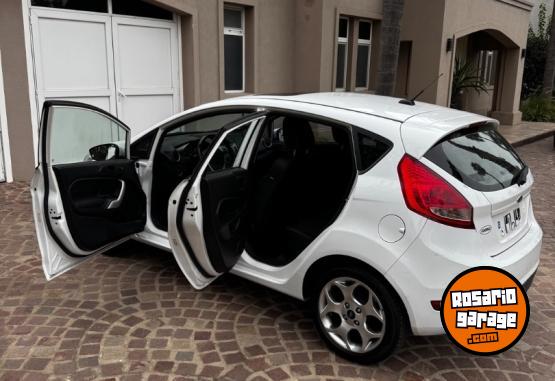 Autos - Ford Fiesta Kinetic Titanium 2011 Nafta 200000Km - En Venta