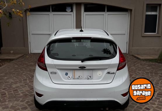 Autos - Ford Fiesta Kinetic Titanium 2011 Nafta 200000Km - En Venta