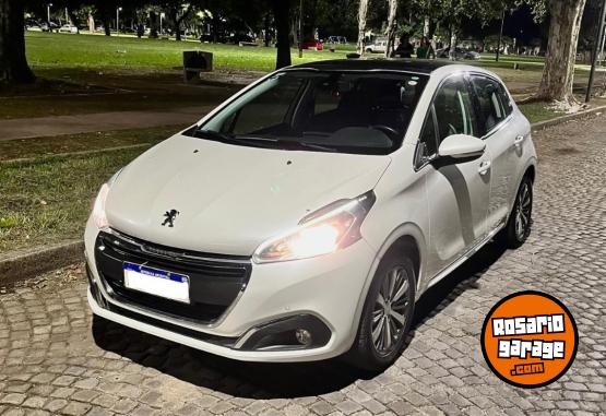 Autos - Peugeot 208 feline 2017 Nafta 56000Km - En Venta