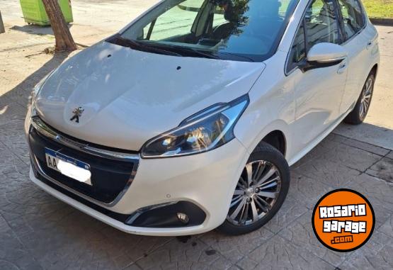 Autos - Peugeot 208 feline 2017 Nafta 56000Km - En Venta