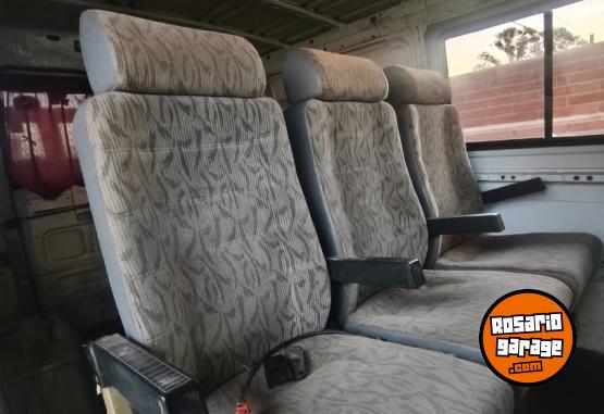 Utilitarios - Renault Trafic 1999 Diesel 350000Km - En Venta