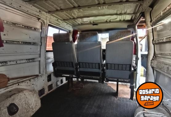 Utilitarios - Renault Trafic 1999 Diesel 350000Km - En Venta