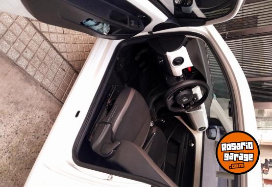 Autos - Volkswagen Up High 2015 Nafta 144000Km - En Venta