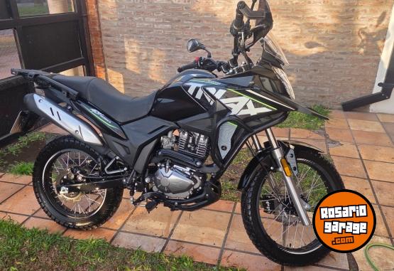 Motos - Corven Triax 250 adv 2025 Nafta 3500Km - En Venta
