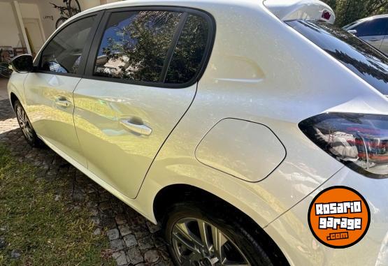 Autos - Peugeot 208 Allure AT 2025 Nafta 4200Km - En Venta