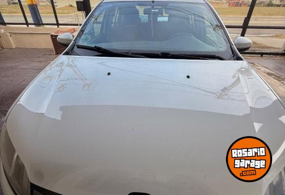 Autos - Renault Logan 2018 GNC 144000Km - En Venta