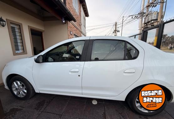 Autos - Renault Logan 2018 GNC 144000Km - En Venta