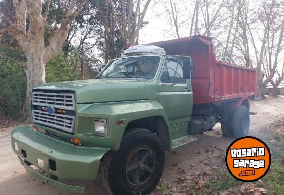 Camiones y Gr�as - FORD 700 VOLCADOR - En Venta