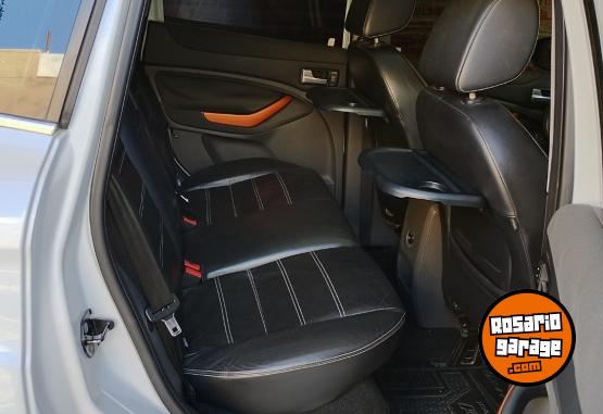 Camionetas - Ford Kuga 2.5T Titanium 2011 Nafta 200000Km - En Venta